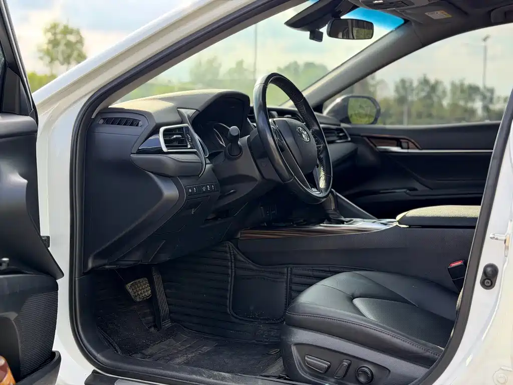Toyota Camry 2019 — фото 4