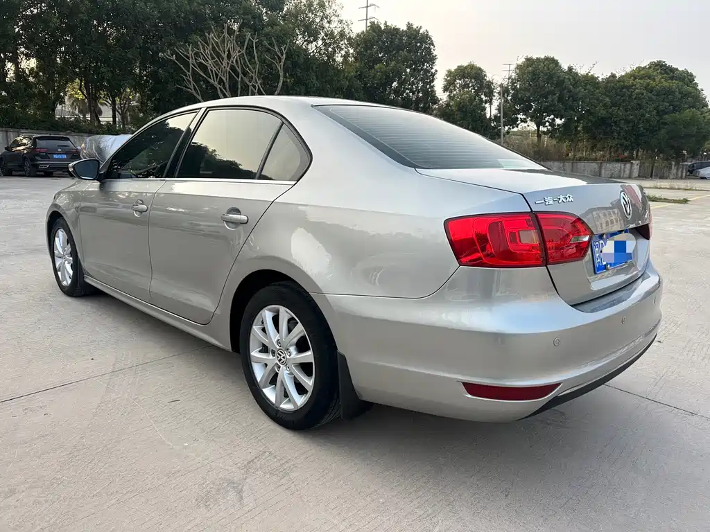 Volkswagen Sagitar 2012