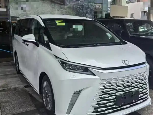 Lexus LM 2025