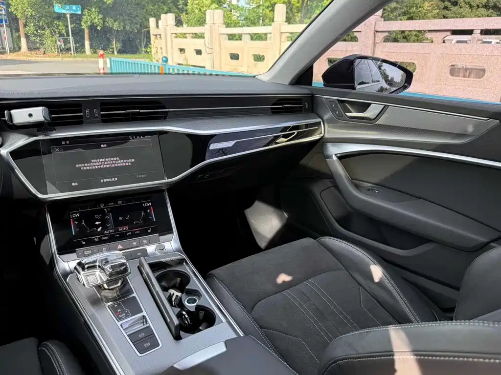 Audi A7L 2023 — фото 14
