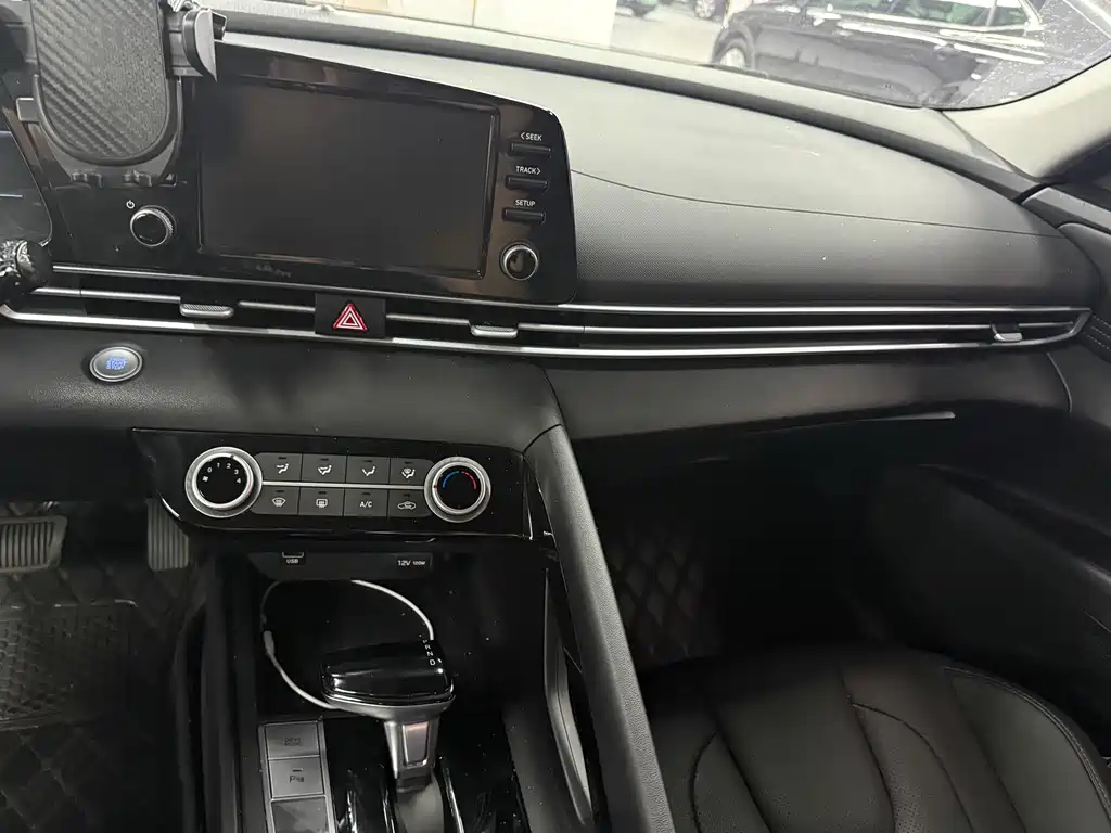 Hyundai Elantra 2022