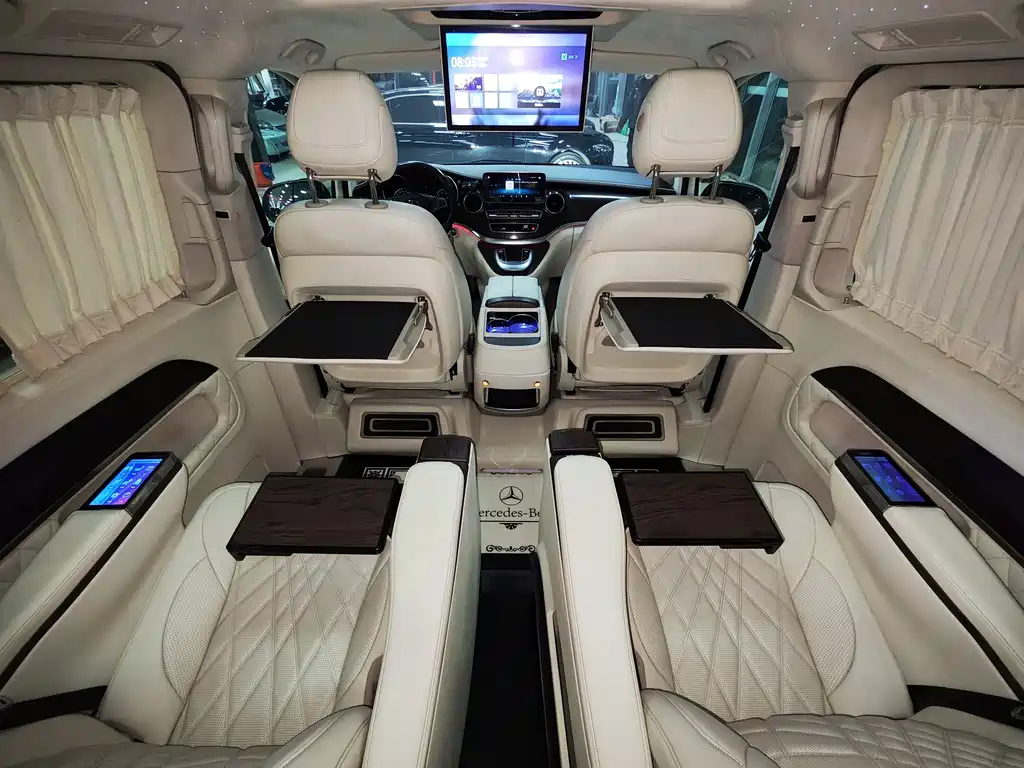 Mercedes-Benz V-Class 2021 — фото 11
