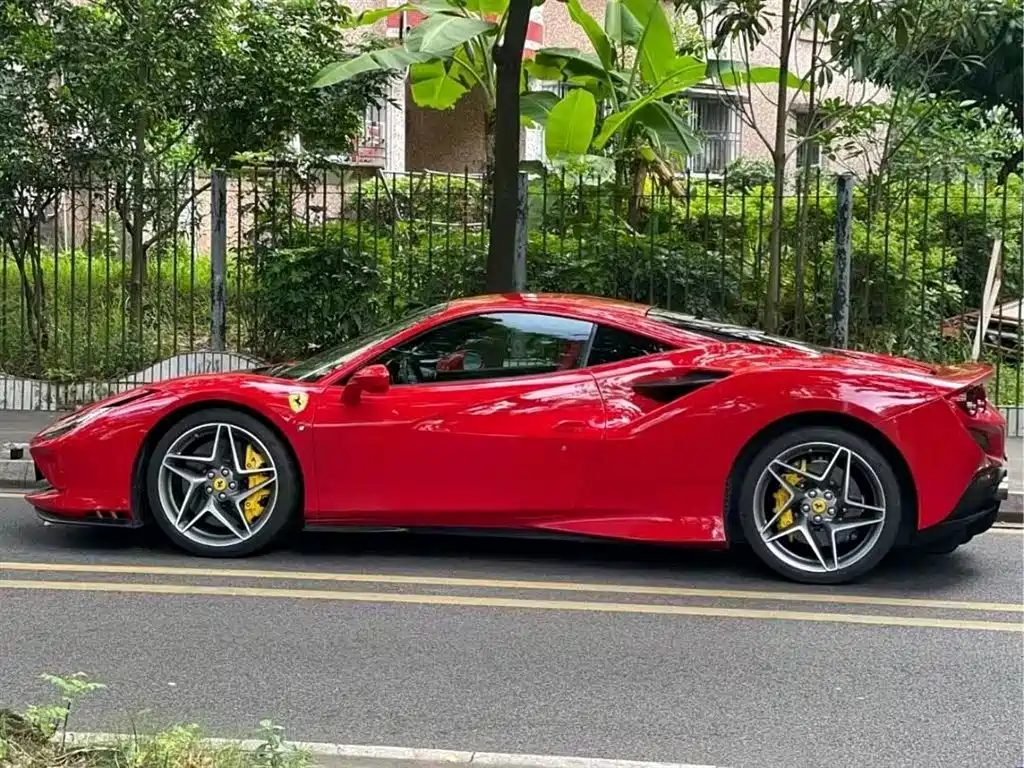 Ferrari F8 2021 — фото 2