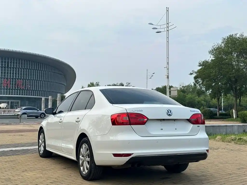 Volkswagen Sagitar 2012