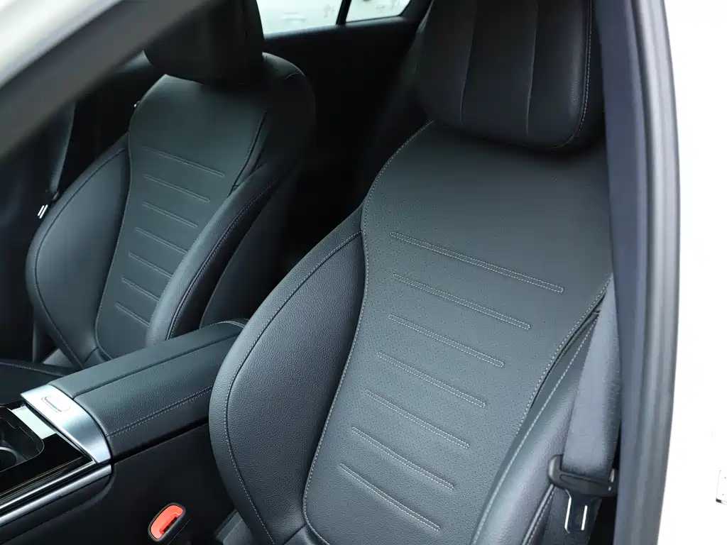 Mercedes-Benz C-Class 2023 — фото 20