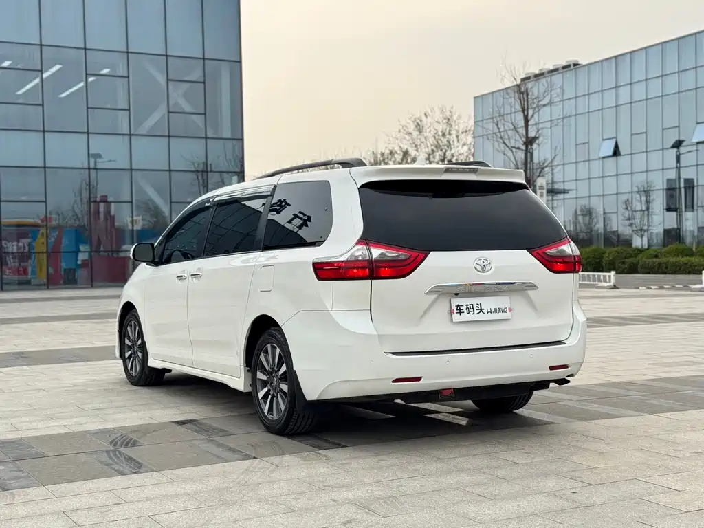 Toyota Sienna 2020 — фото 9