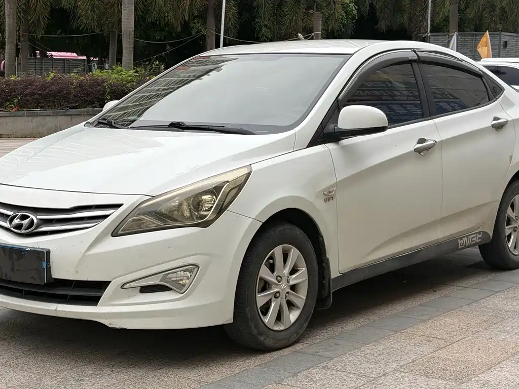 Hyundai Accent 2014 — фото 1