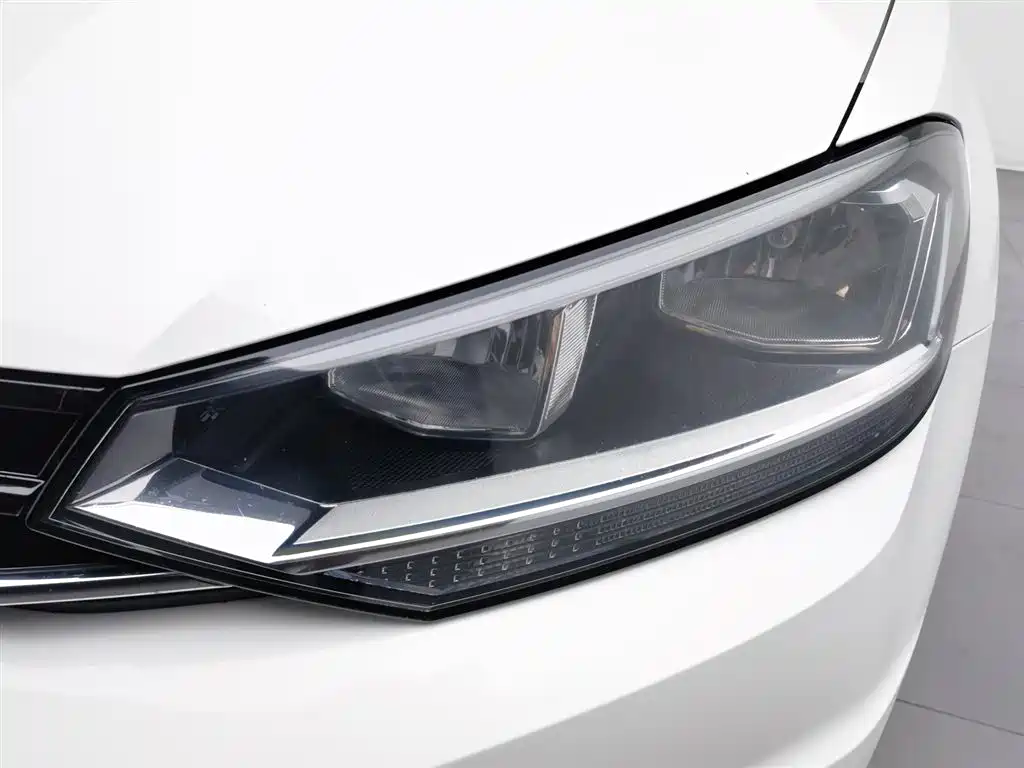 Volkswagen Touran 2018 — фото 7