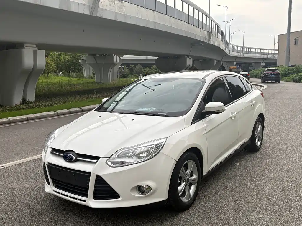 Ford Focus 2015 — фото 1