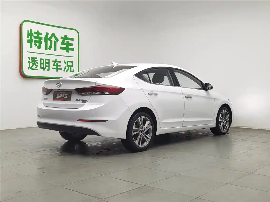 Hyundai Elantra 2018 — фото 2