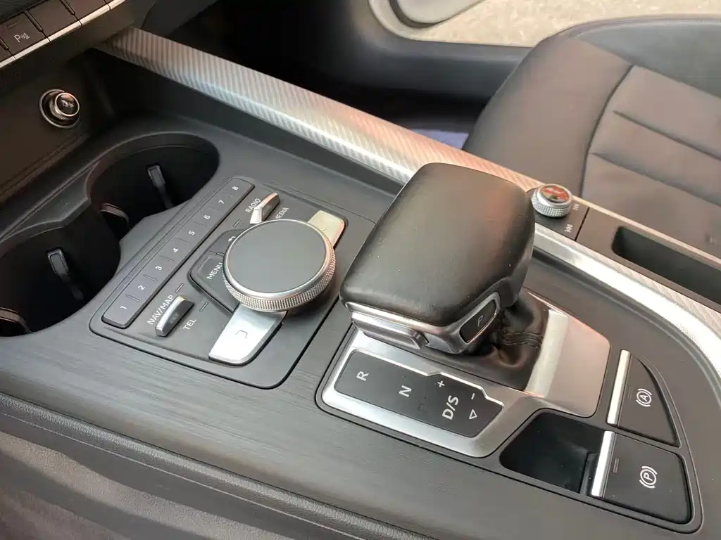 Audi A4L 2017 — фото 15
