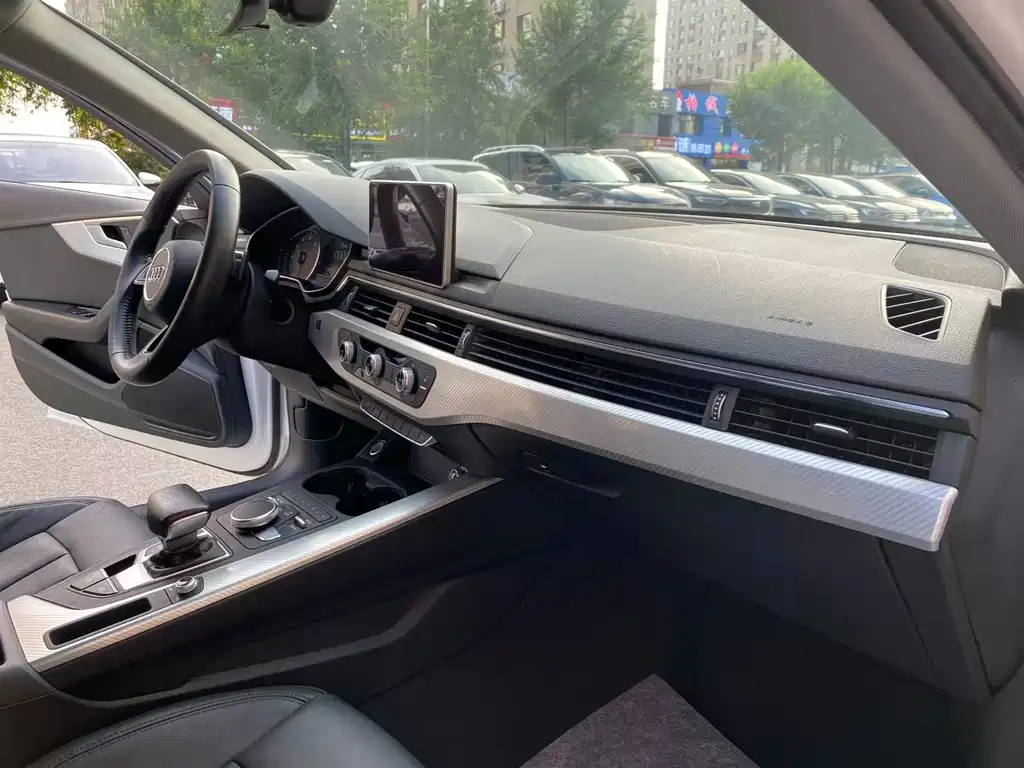 Audi A4L 2017