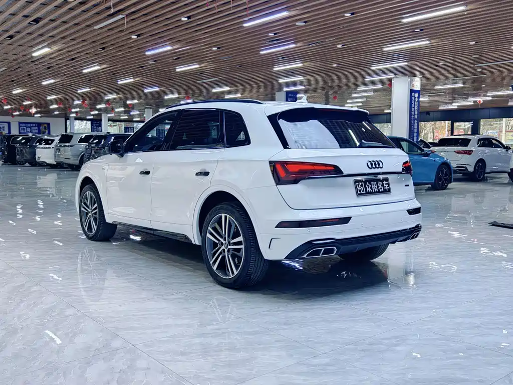 Audi Q5L 2023 — фото 16