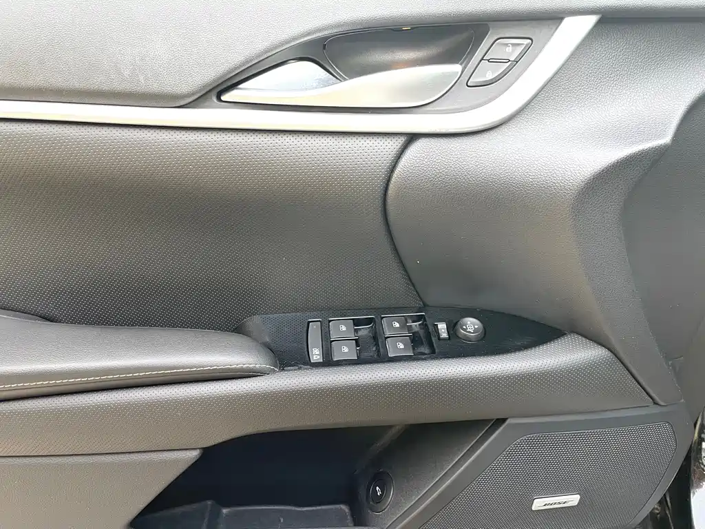 Cadillac XTS 2018 — фото 11