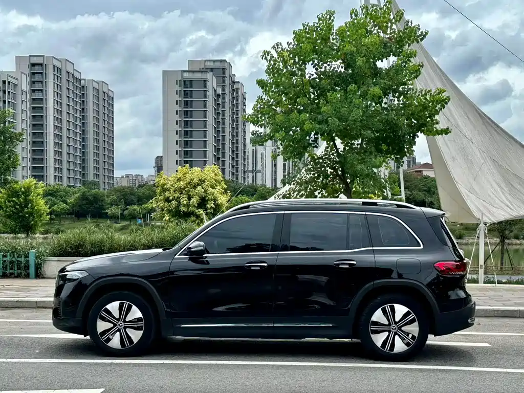 Mercedes-Benz EQB 2022