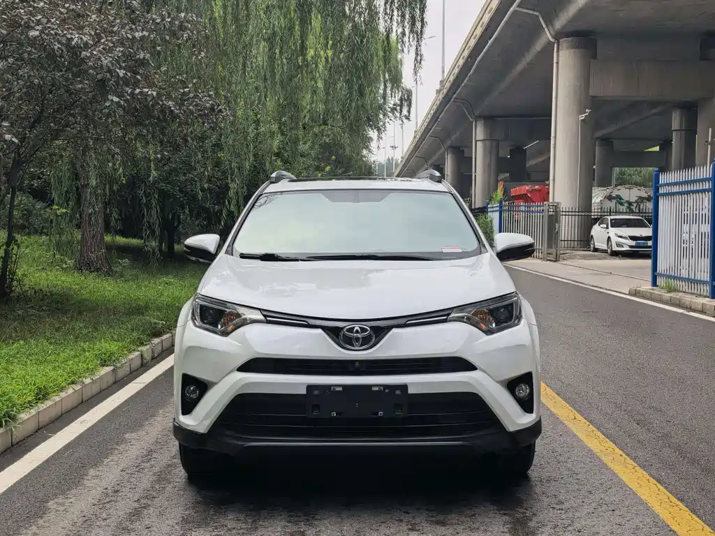 Toyota RAV4 2017 — фото 2