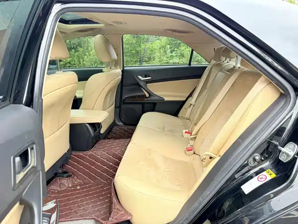 Toyota Reiz 2014