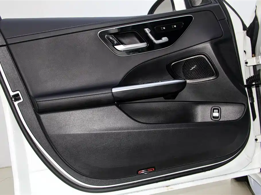 Mercedes-Benz C-Class 2024 — фото 16