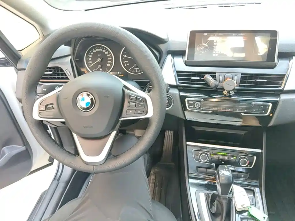 BMW 2 Series Station Wagon 2017 — фото 10