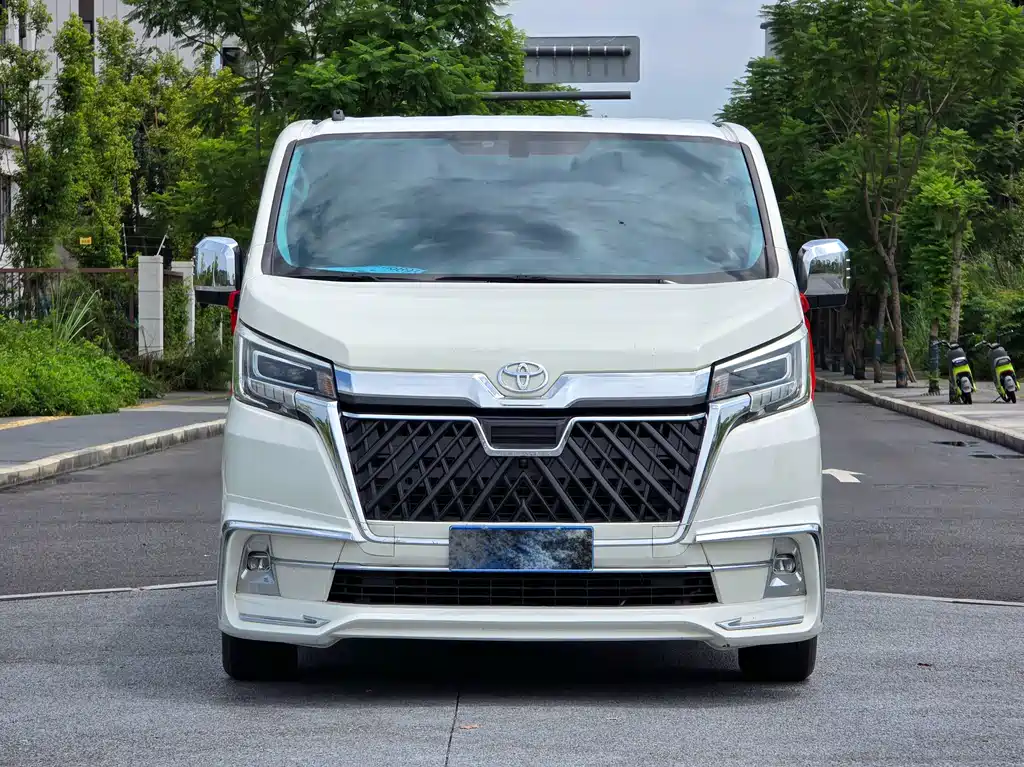 Toyota Hiace 2024 — фото 3