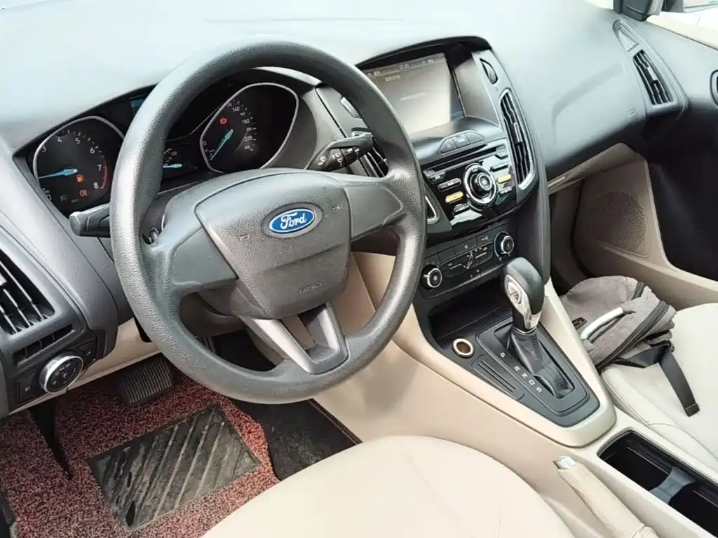 Ford Focus 2016 — фото 10