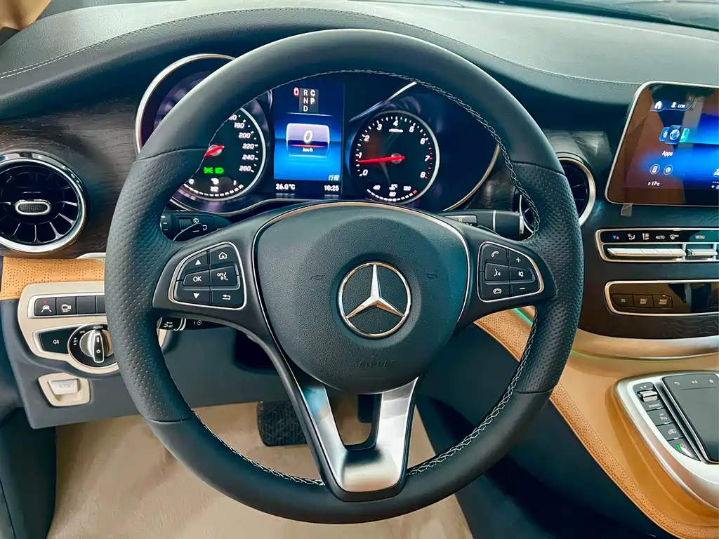 Mercedes-Benz V-Class 2021 — фото 16