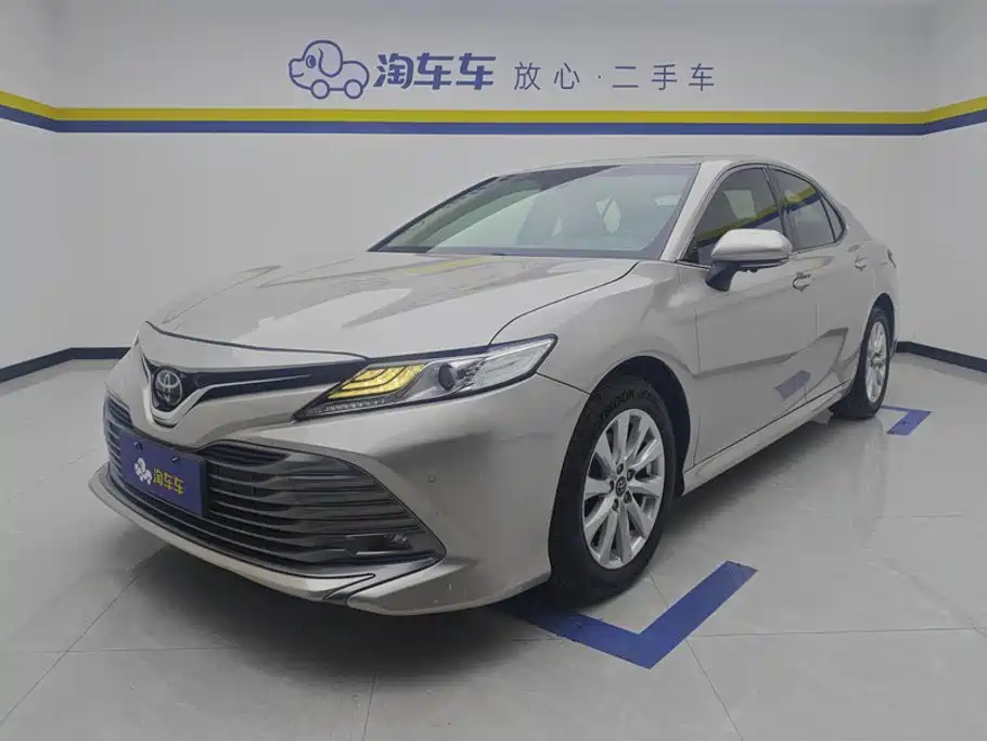 Toyota Camry 2020 — фото 1