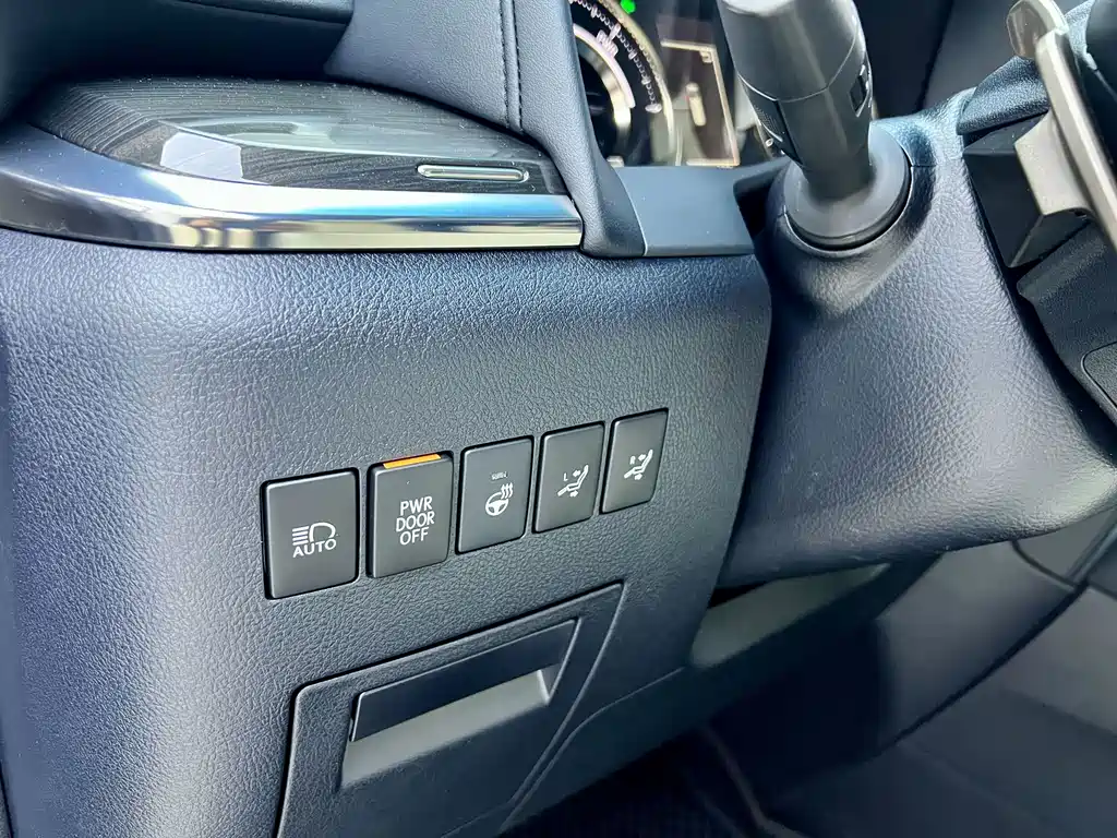 Lexus LM 2023 — фото 25