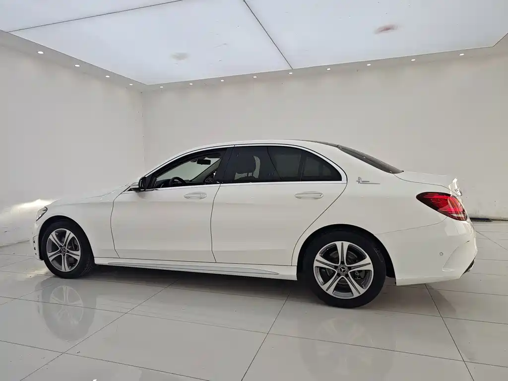 Mercedes-Benz C-Class 2019 — фото 28