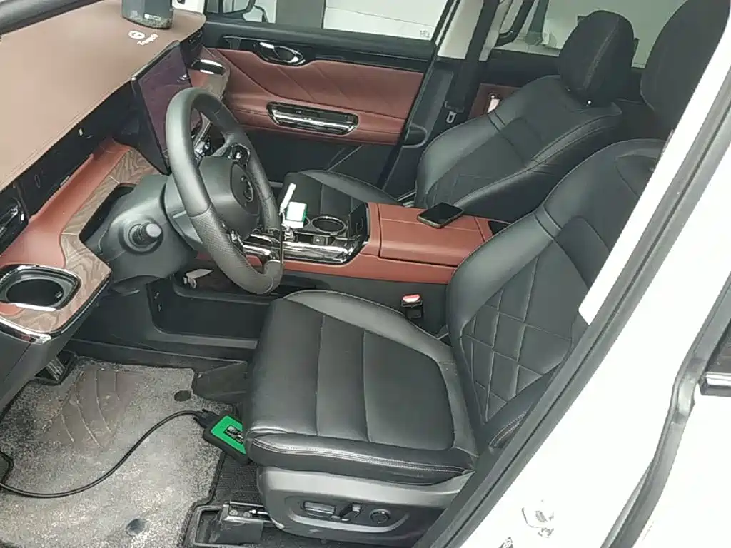 GAC Trumpchi E8 PHEV 2024 — фото 15