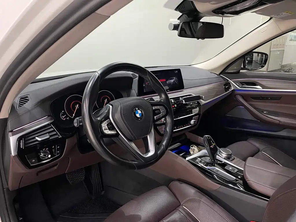 BMW 5 Series New Energy 2019 — фото 10
