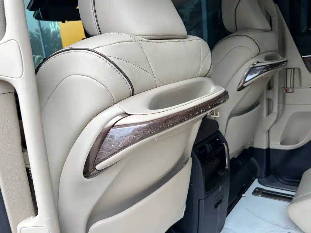 Toyota Alphard 2024 — фото 13