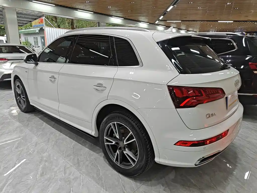 Audi Q5L 2020 — фото 5