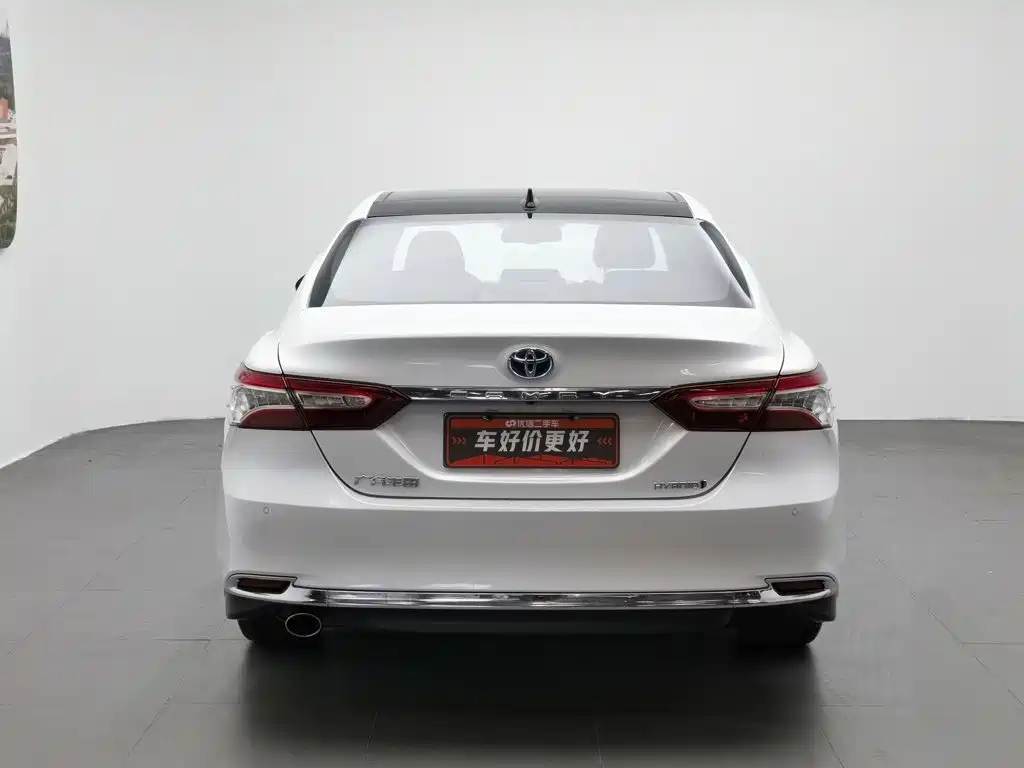 Toyota Camry 2023 — фото 4