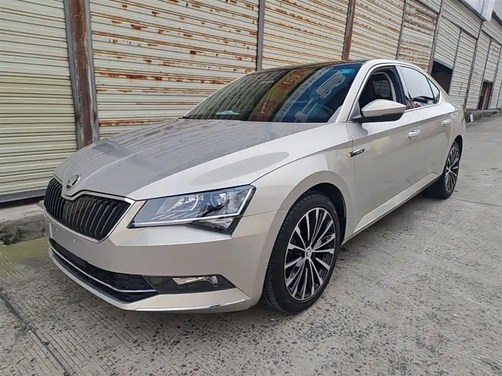 Skoda Superb 2019 — фото 2