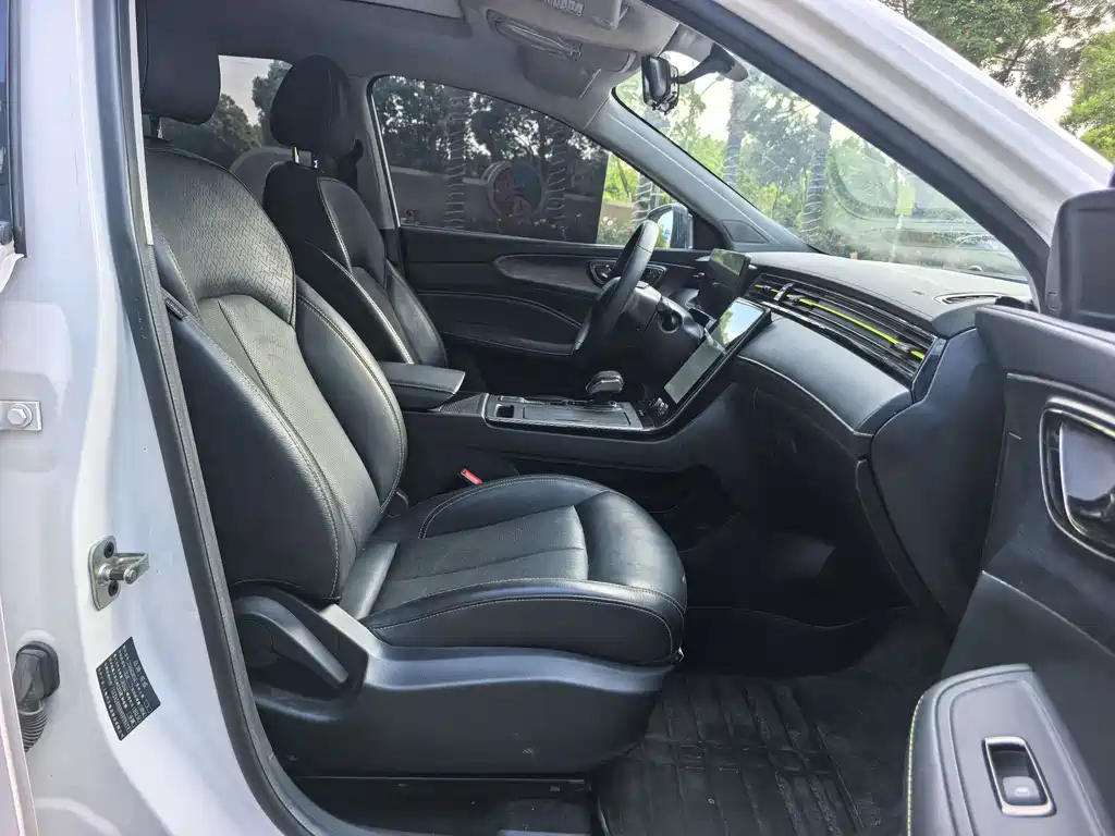Roewe RX5 2022 — фото 10