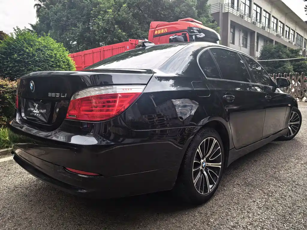 BMW 5 Series 2010 — фото 24