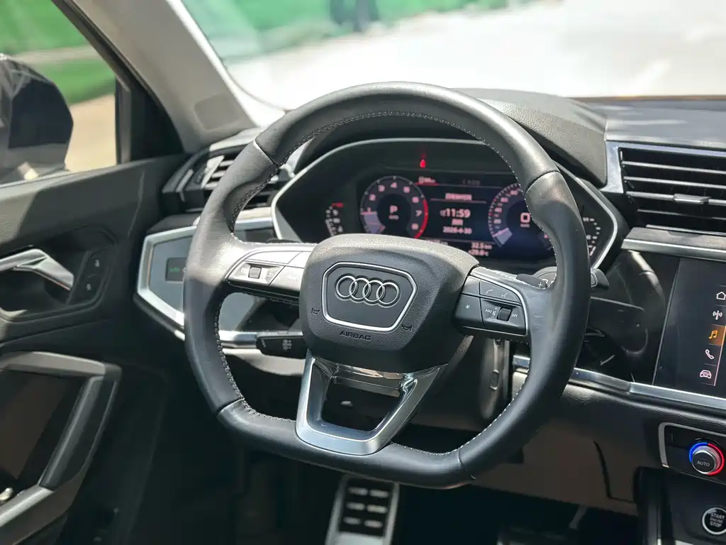 Audi Q3 2021 — фото 23
