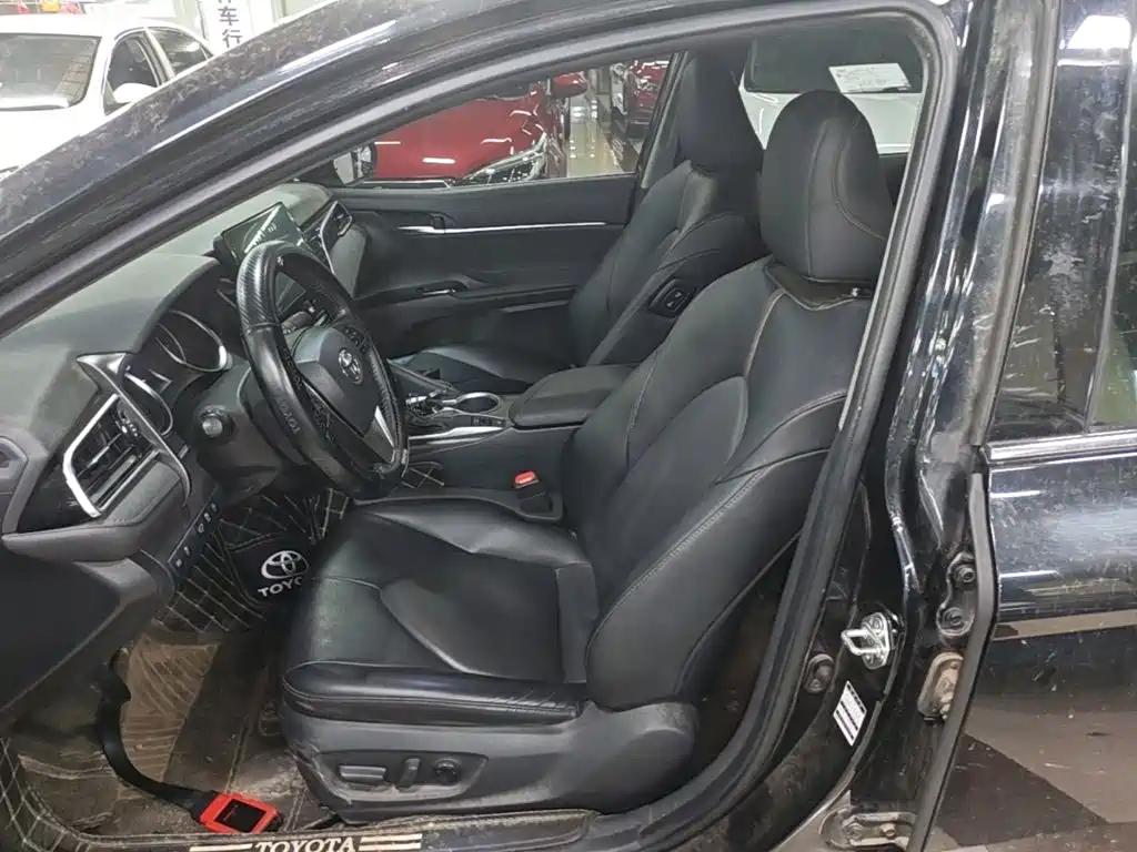 Toyota Camry 2023 — фото 15