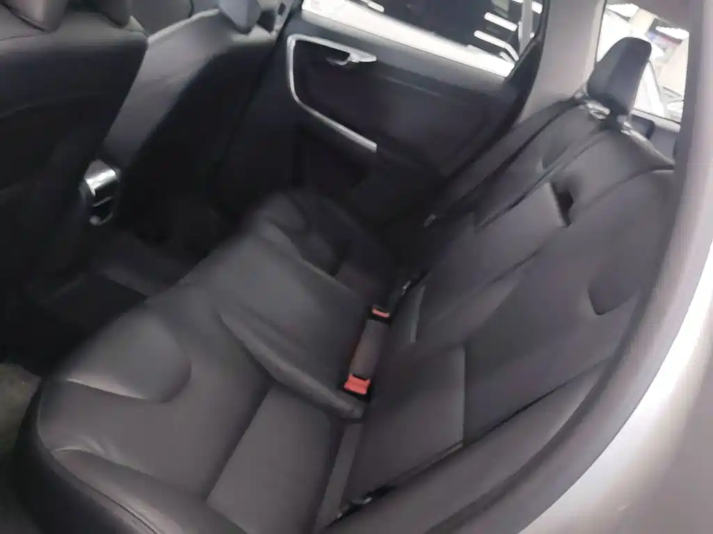 Volvo XC60 2015 — фото 17