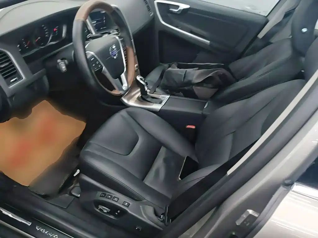 Volvo XC60 2015 — фото 15