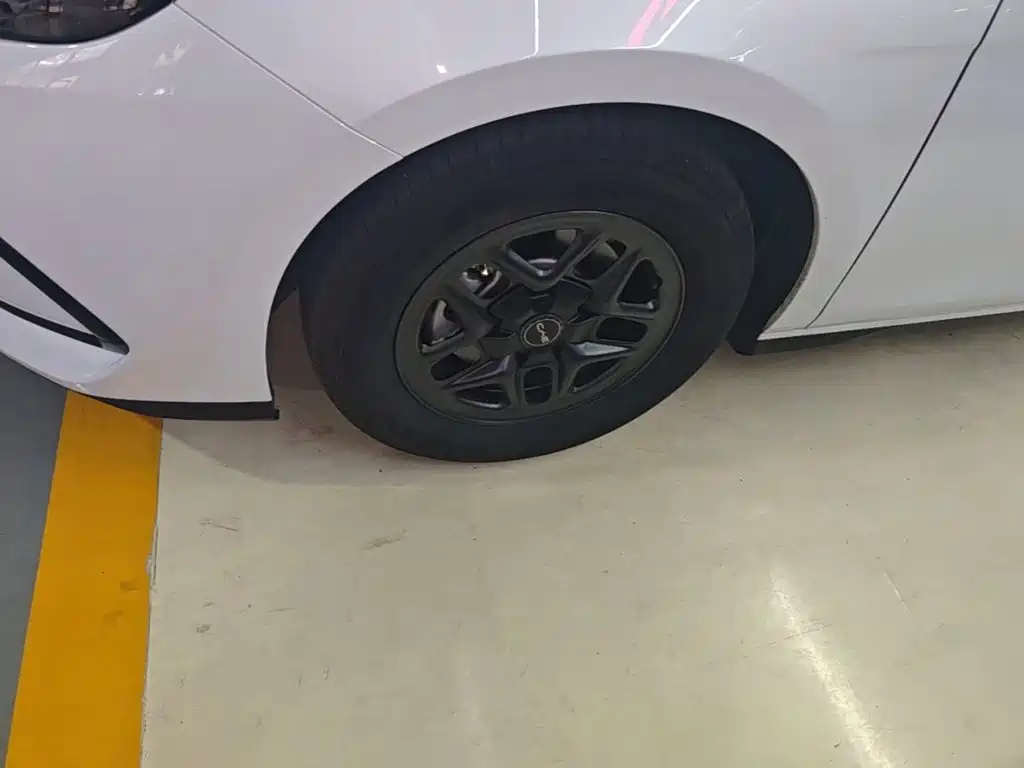 BYD Seal 05 DM-i 2025 — фото 23