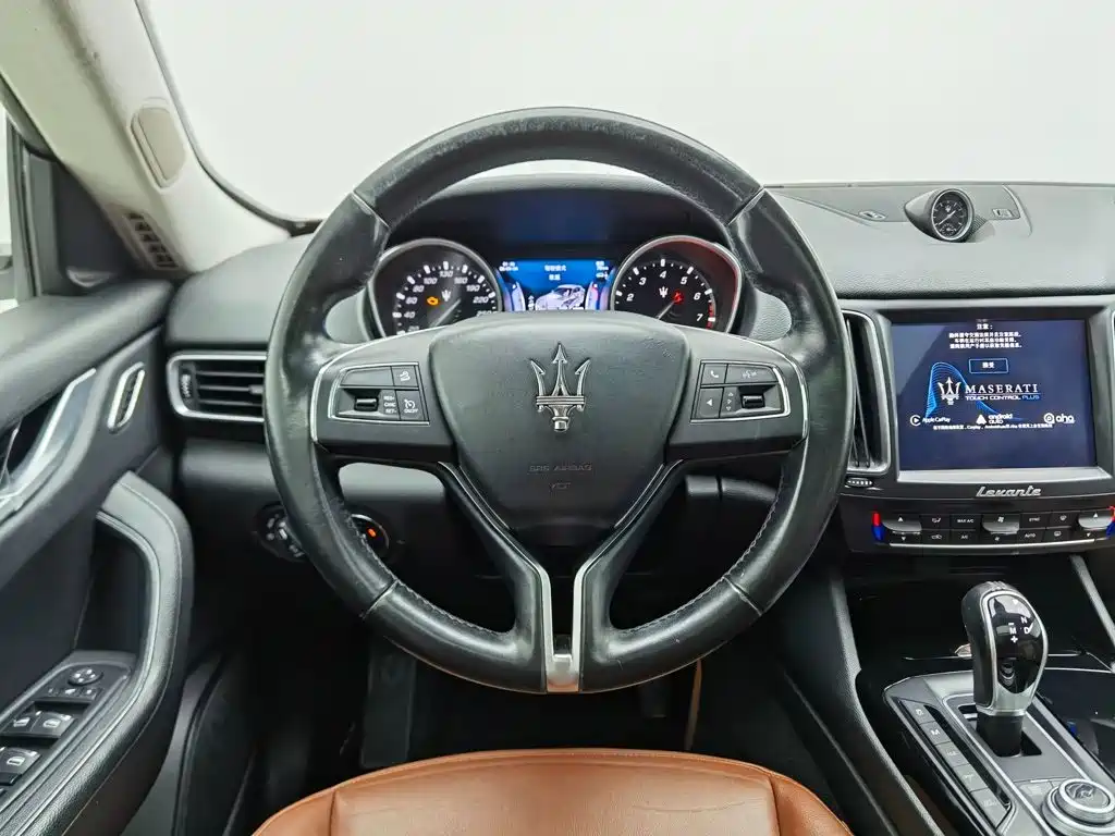 Maserati Levante 2018 — фото 14