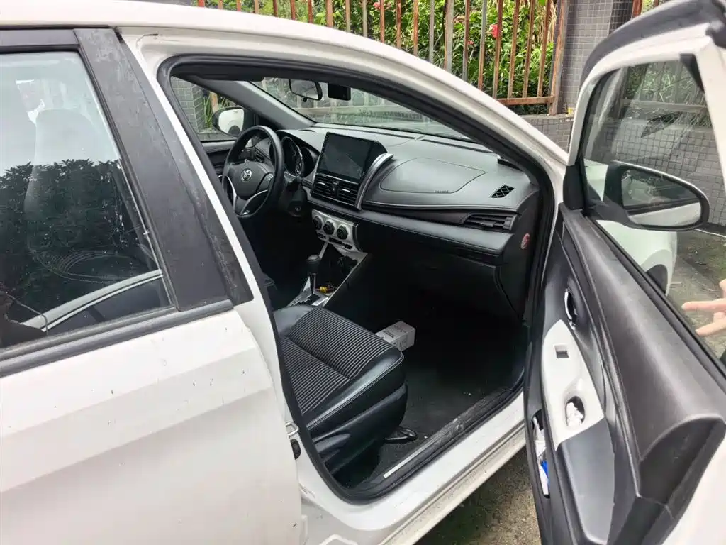 Toyota Yaris L 2015 — фото 21