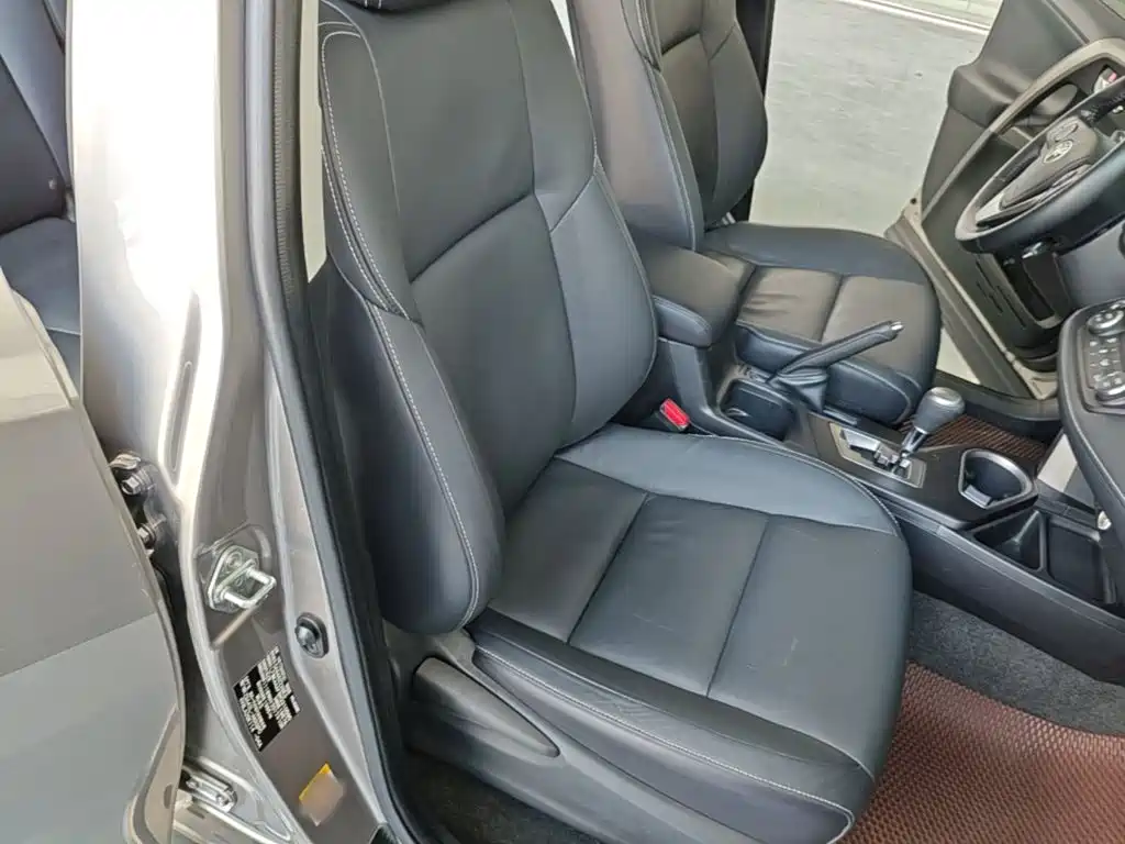Toyota RAV4 2017 — фото 25