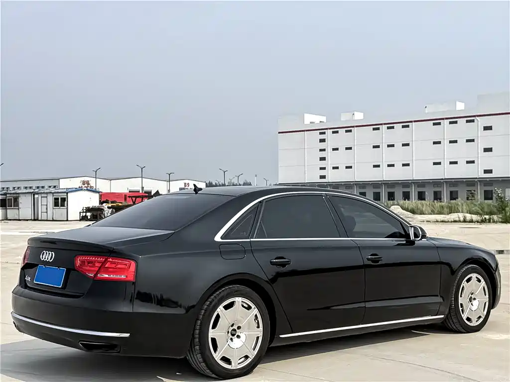 Audi A8 2013 — фото 12