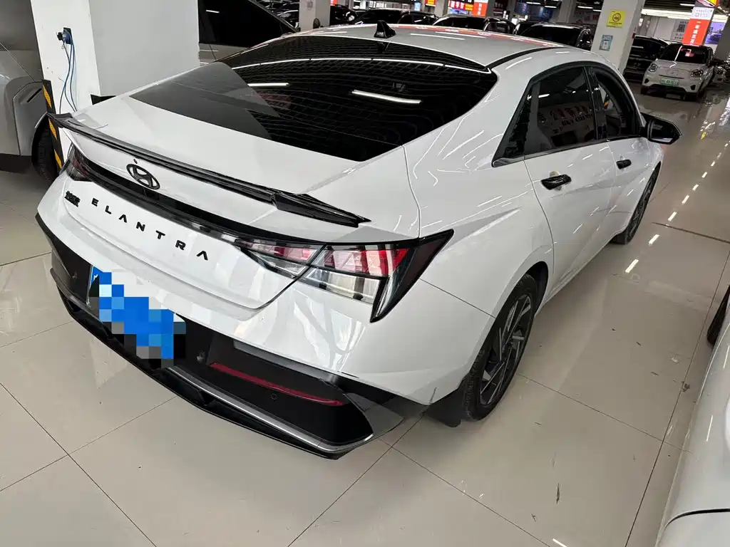 Hyundai Elantra 2024