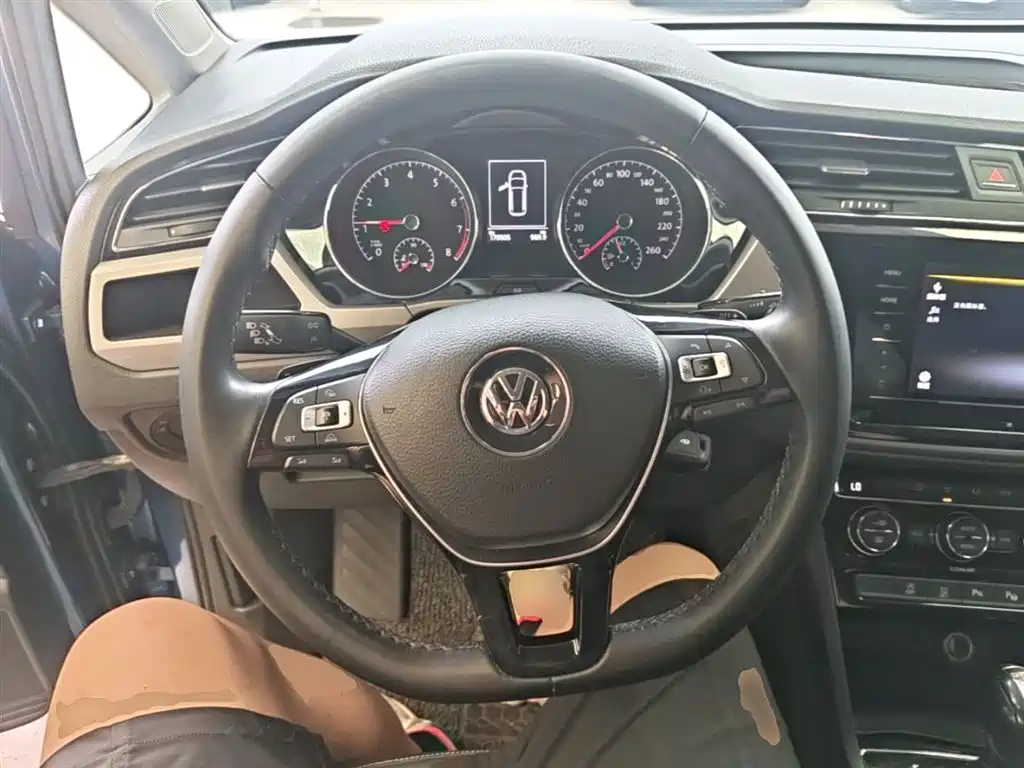 Volkswagen Touran 2017 — фото 11