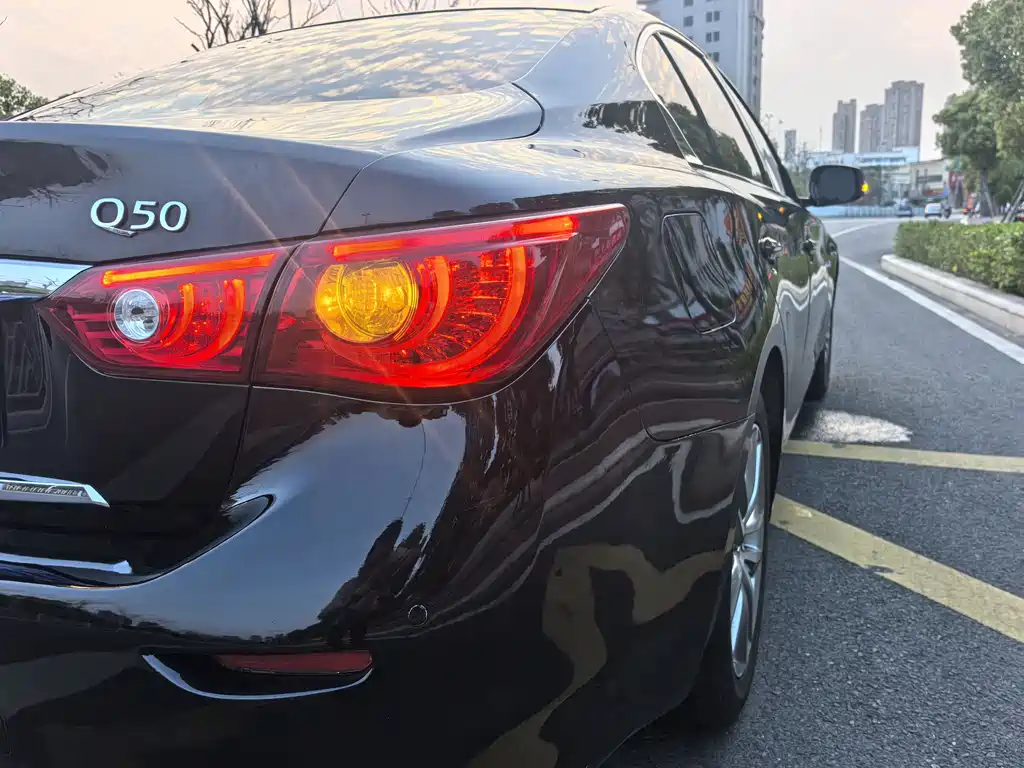 Infiniti Q50L 2017 — фото 17
