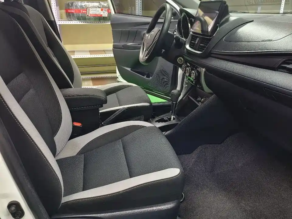 Toyota Yaris L 2023 — фото 10